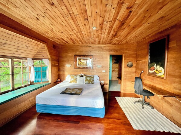 2 bedrooms, desk, WiFi, bed sheets