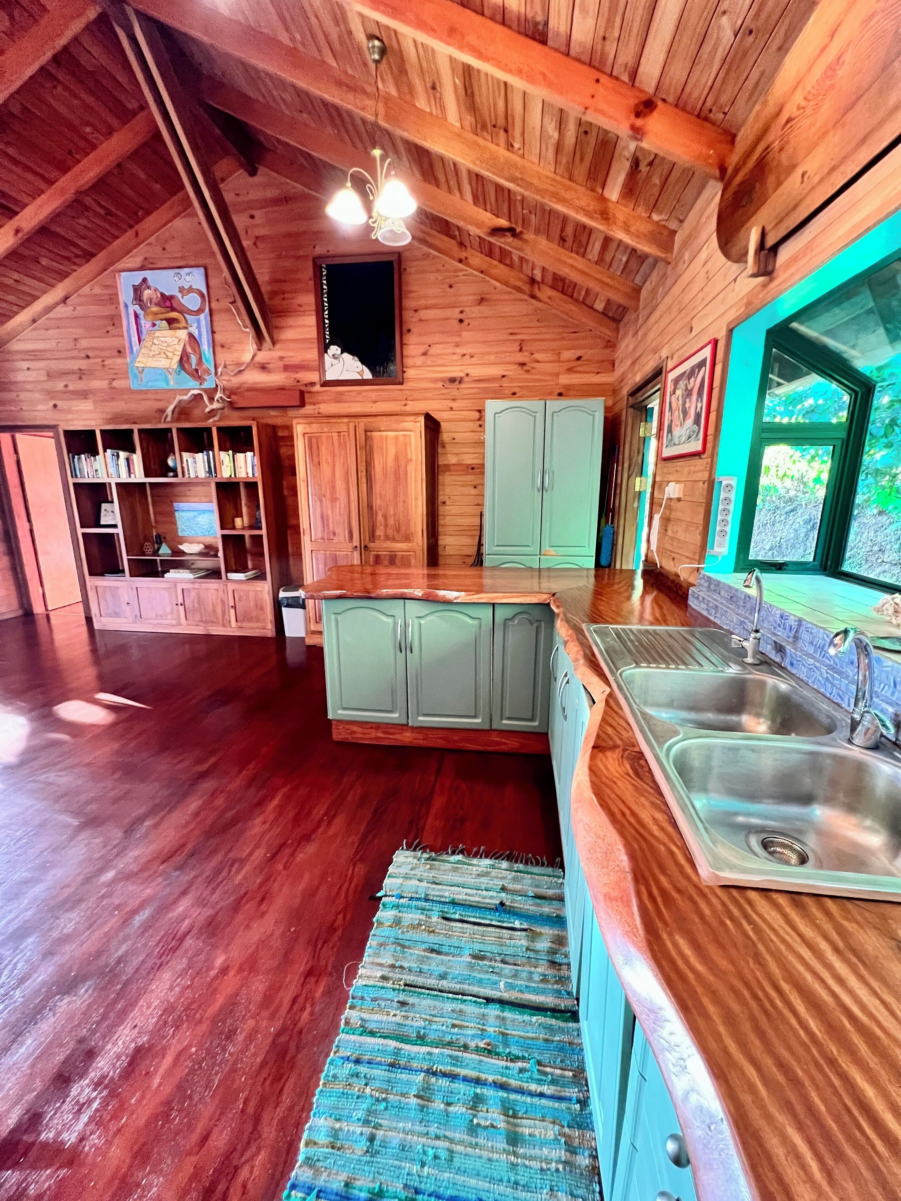 Refrigerador, horno, parrilla de estufa y cafetera y tetera 