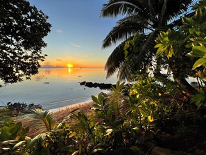 Aurinkotuoleja, rantapyyhkeitä