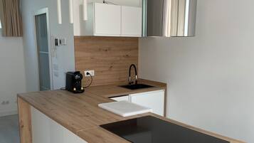 Micro-ondes, four, plaque de cuisson, lave-vaisselle