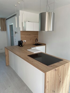 Mikrowelle, Ofen, Herdplatte, Geschirrspüler