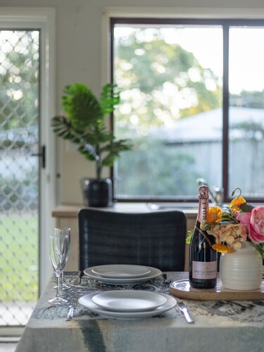 Great value! Stylish 2BR Granny Flat@Heritage Park