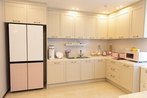 Full-sized fridge, microwave, electric kettle, toaster