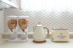 Free daily continental breakfast  - Incheon Airport Guesthouse King (Incheon)