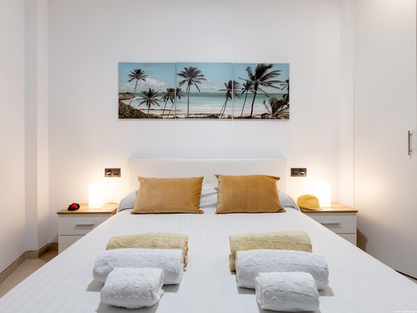 2 bedrooms, iron/ironing board, Internet, bed sheets - Edificio Korner, Bright And Modern Apartment With Mountain View (Adeje)