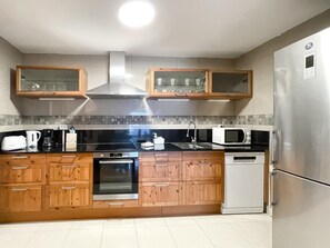 Fridge, microwave, oven, dishwasher - Paradise Home by Best Holidays Fuerteventura (Corralejo)