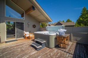 Unclassified image, 5 of 49, button - Magnificent Sunriver Home, Hot Tub, Huge Deck, SHARC Passes, Ping Pong (Bend)