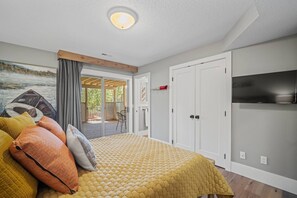 5 bedrooms, WiFi, bed sheets