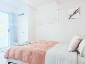 2 bedrooms, desk, travel cot, WiFi