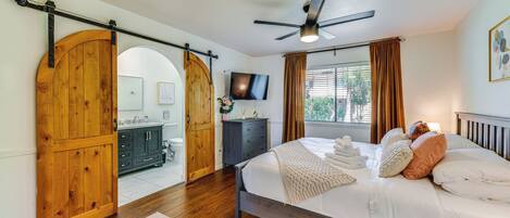 4 bedrooms, desk, iron/ironing board, WiFi