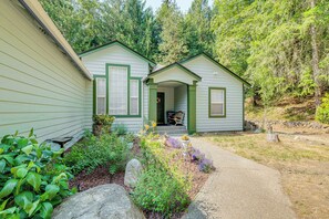 Exterior - Family-Friendly Silverdale Home w/ Private Deck! (Silverdale)