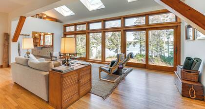 Chic Addison Home w/ Fire Pit on 8 Private Acres!