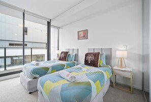 1 slaapkamer, een bureau, een strijkplank/strijkijzer, wifi