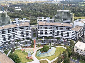 Exterior - High Floor Skyline view 2Br close2Olympic park (Wentworth Point)