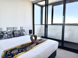 2 bedrooms, desk, iron/ironing board, WiFi - High Floor Skyline view 2Br close2Olympic park (Wentworth Point)