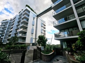Exterior - GREEN Skyline View2BR close to Easter Show (Wentworth Point)
