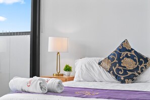 2 bedrooms, desk, iron/ironing board, WiFi - GREEN Skyline View2BR close to Easter Show (Wentworth Point)