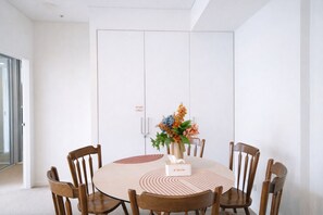Dining - Spacious cozy2BR@close to OlympicPark free carpark (Wentworth Point)