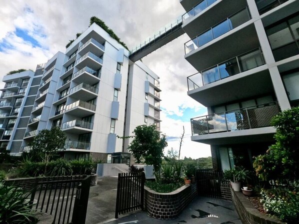 Exterior - SkyPark Oasis Retreat 2Br@ close to Olympicpark (Wentworth Point)