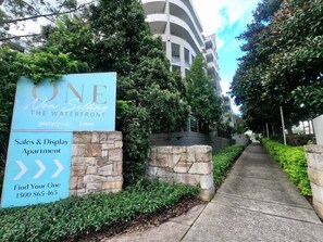 Property grounds - SkyPark Oasis Retreat 2Br@ close to Olympicpark (Wentworth Point)