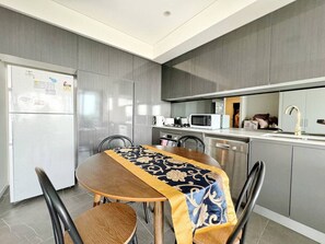Dining - Modern 2Brs@ close2 Olympic park (Wentworth Point)