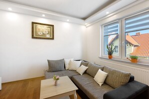 TV - Lutherstadt 2 Apartment with Shared Terrace and Wi-Fi (Lutherstadt Wittenberg)