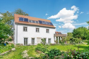 Exterior - Holiday Home 'Im Vorwerk Nickern' with Private Terrace, Private Garden and Wi-Fi (Dresden)