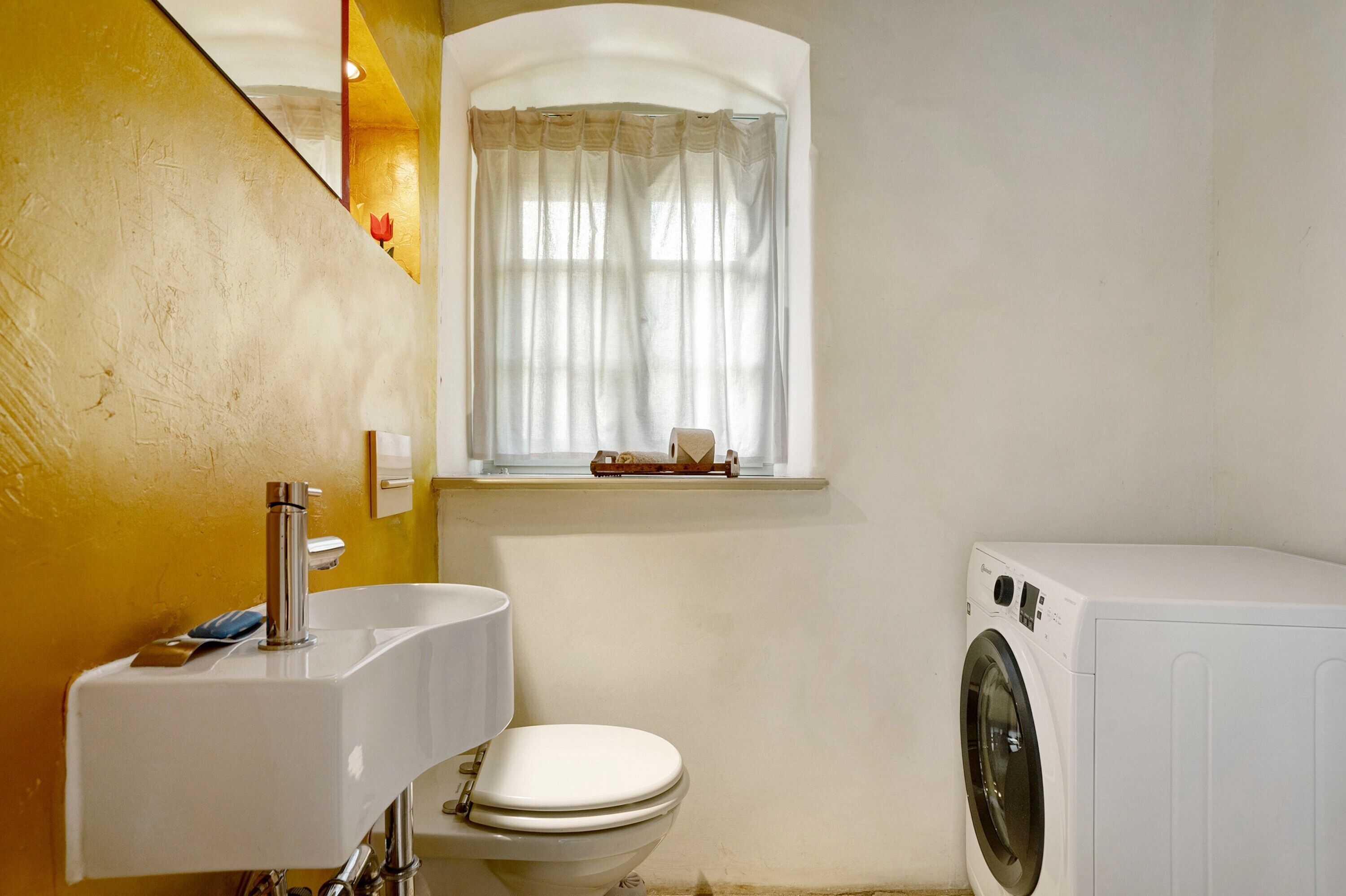 Suihku, hiustenkuivaaja, pyyhkeet