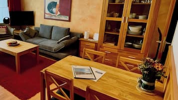 Televisie, een open haard en een dvd-speler