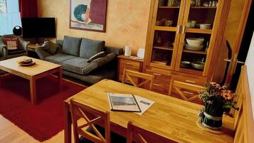 Fernseher, Kamin, DVD-Player