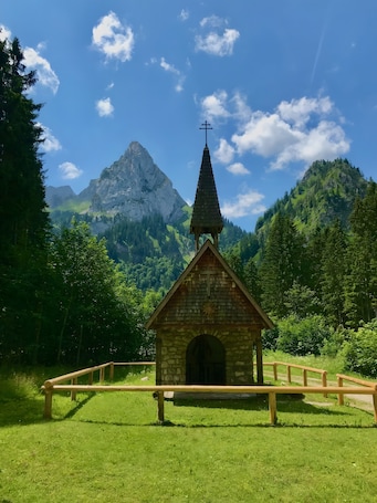 外観. Apartment 'Bergrose' with Hörnerdörfer Mountain Cable Car Pass, Pool & Sauna Included