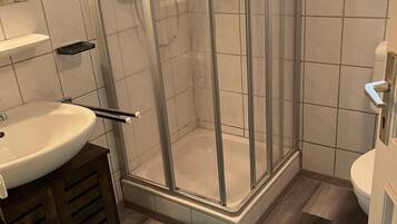 Een douche, gratis toiletartikelen