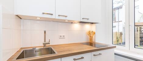 Fridge, microwave, stovetop, coffee/tea maker