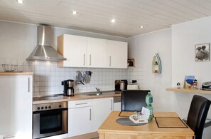 Fridge, stovetop, coffee/tea maker, electric kettle