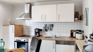 Frigorifero, piano cottura, macchina per tè/caffè, bollitore elettrico