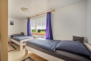 1 bedroom, free WiFi, bed sheets