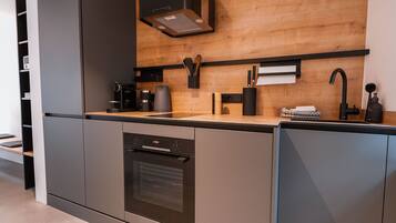 Kühlschrank, Ofen, Herdplatte, Geschirrspüler