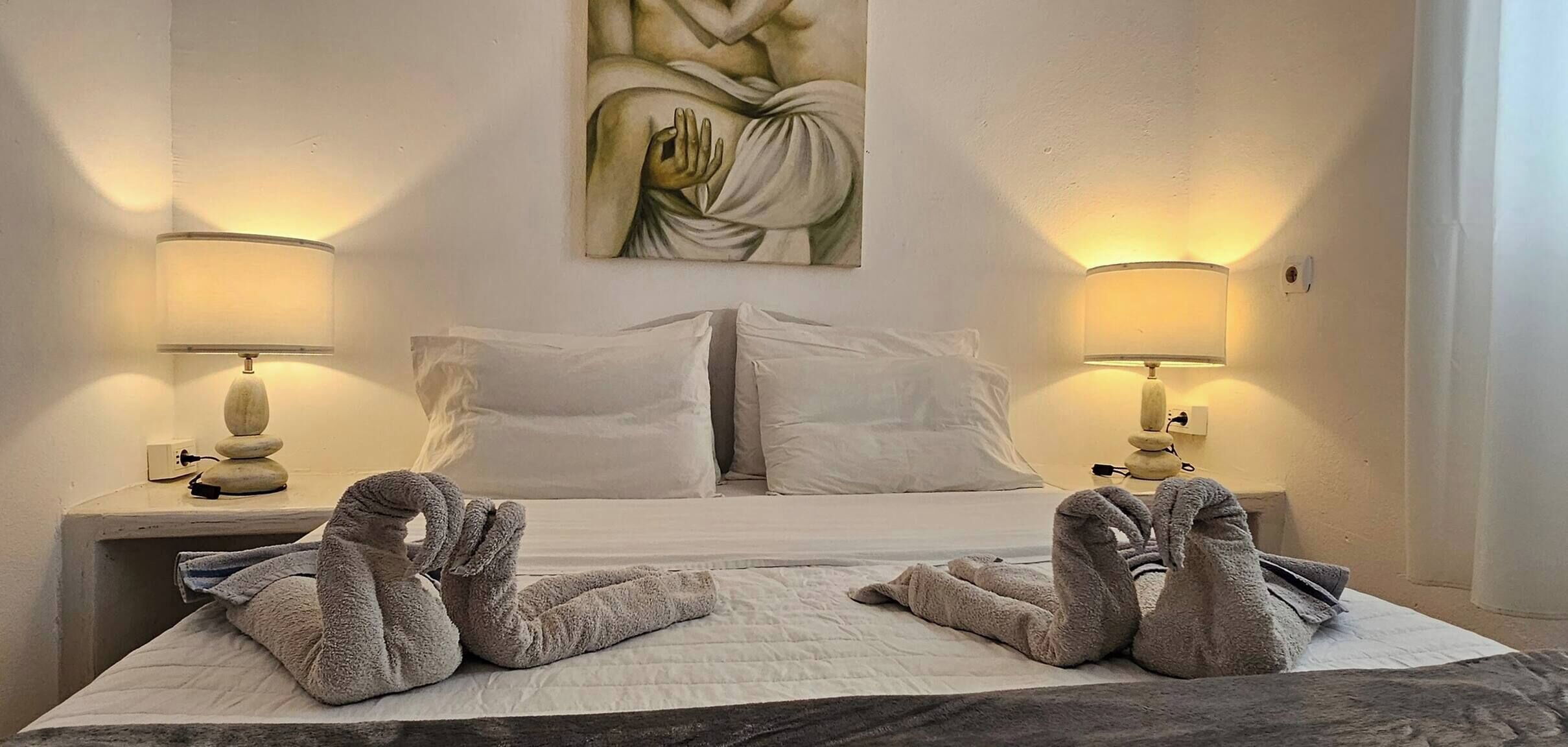 2 bedrooms, iron/ironing board, internet