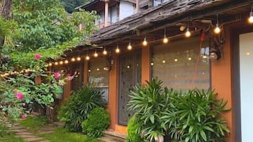 Pintu masuk hartanah