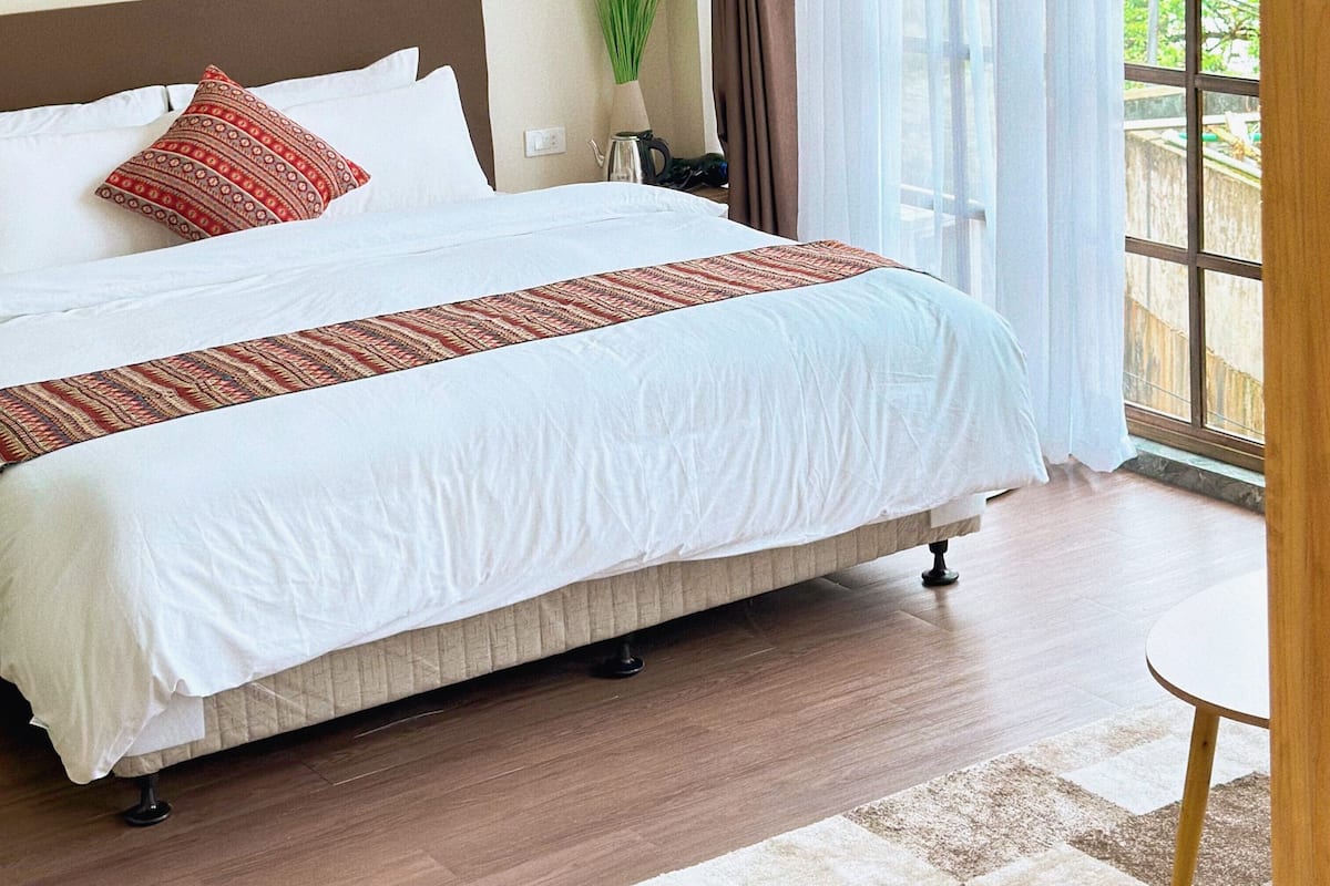 Signature Room | Meja, Wi-fi percuma, cadar katil 