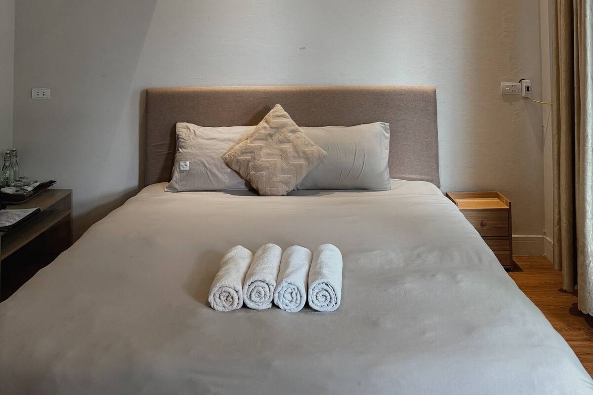 Family Quadruple Room | Meja, Wi-fi percuma, cadar katil 