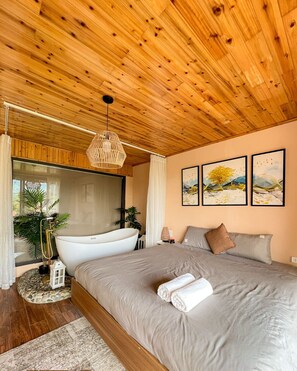 Habitación de lujo | Escritorio, wifi gratis y ropa de cama