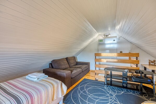 Family House, 4 Bedrooms, Mountainside (Haven Near The River) | 4 bedrooms, iron/ironing board, free WiFi, bed sheets