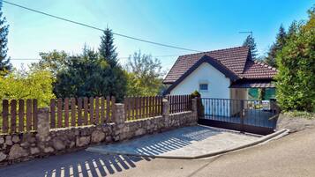 Family House, Multiple Bedrooms, Mountainside (Haven Near The River) | Property grounds