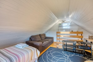 Familienhaus, Mehrere Schlafzimmer, Bergseite (Haven Near The River) | 4 Schlafzimmer, Bügeleisen/Bügelbrett, kostenloses WLAN, Bettwäsche