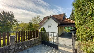 Family House, Multiple Bedrooms, Mountainside (Haven Near The River) | Property entrance