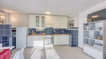 Family House, 4 Bedrooms, Mountainside (Haven Near The River) | Private kitchen | Fridge, microwave, oven, stovetop