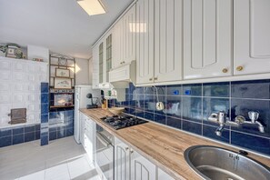 Family House, 4 Bedrooms, Mountainside (Haven Near The River) | Private kitchen | Fridge, microwave, oven, stovetop