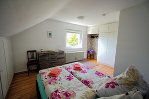 2 quartos, escrivaninha, ferros/tábuas de passar roupa, Wi-Fi