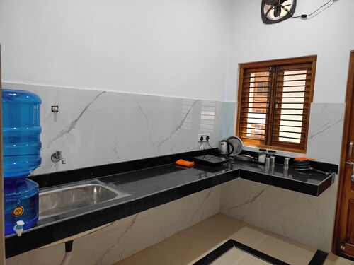 Green View Apartment,Entire 2 bedroom apartment with private kitchen and parking